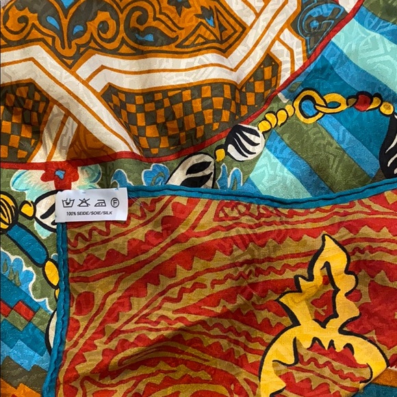 Vintage Louis Feraud silk scarf - Picture 4 of 8